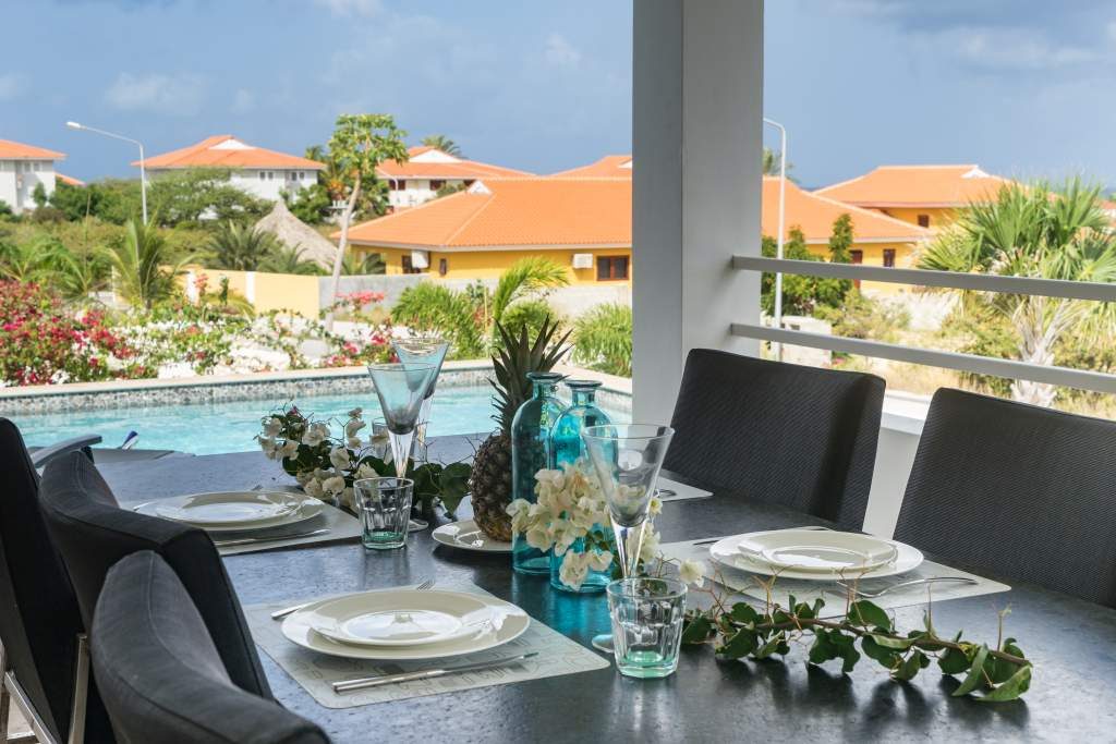 Vakantie Villa Curacao woonkamer met TV. Het vriendelijk Curaçao wacht op u.